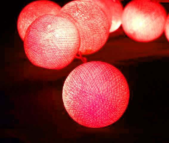 1 Set of 20 LED Red 5cm Cotton Ball Battery Powered String Lights Christmas Gift Home Wedding Party Bedroom Decoration Outdoor Indoor Table Centrepiece 