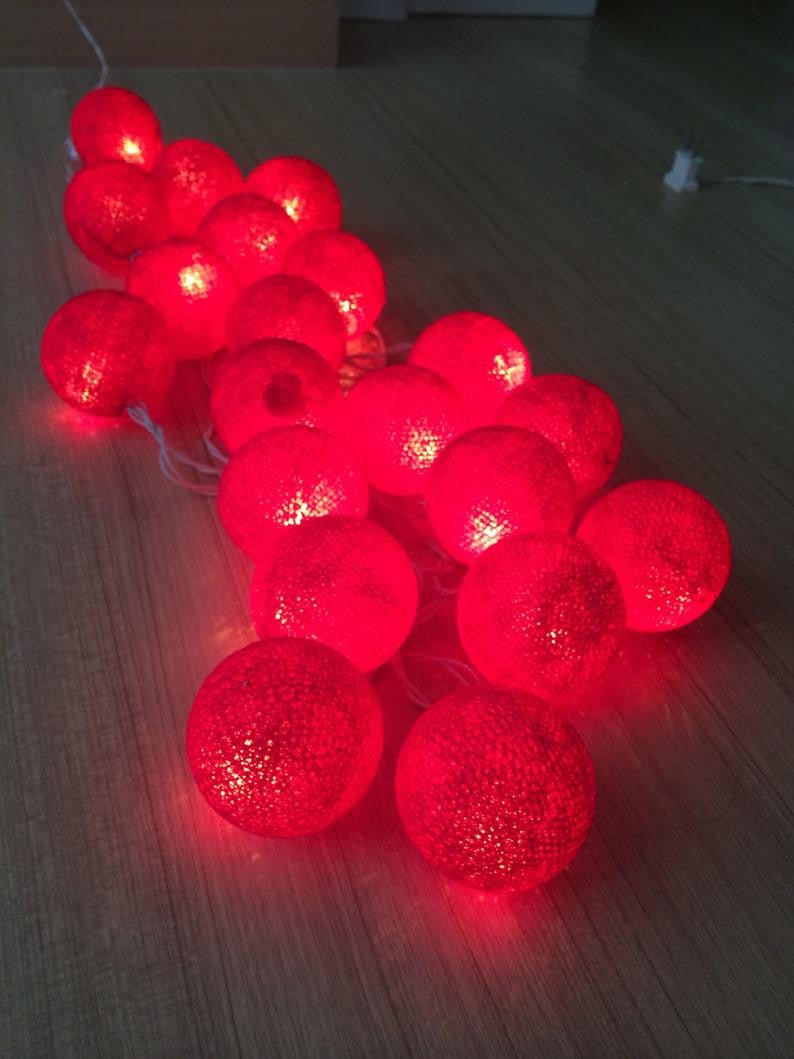 1 Set of 20 LED Red 5cm Cotton Ball Battery Powered String Lights Christmas Gift Home Wedding Party Bedroom Decoration Outdoor Indoor Table Centrepiece 