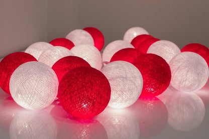 1 Set of 20 LED Red White 5cm Cotton Ball Battery String Lights Christmas Gift Home Wedding Party Bedroom Decoration Outdoor Indoor Table Centrepiece 