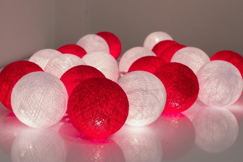 1 Set of 20 LED Red White 5cm Cotton Ball Battery String Lights Christmas Gift Home Wedding Party Bedroom Decoration Outdoor Indoor Table Centrepiece 