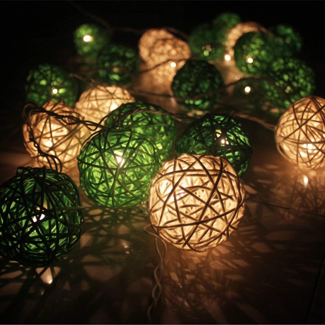 1 Set of Green n White 5cm Rattan Cane 20 Ball Battery Powered 3m String Lights Christmas Gift Home Wedding Party Bedroom Decoration Table Centrepiece - casaculinary