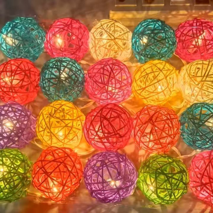 1 Set of Multi Coloured 5cm Rattan Cane 50 Ball Battery Powered LONG 5m String Lights Christmas Gift Home Wedding Party Bedroom Decoration Table Centrepiece - casaculinary