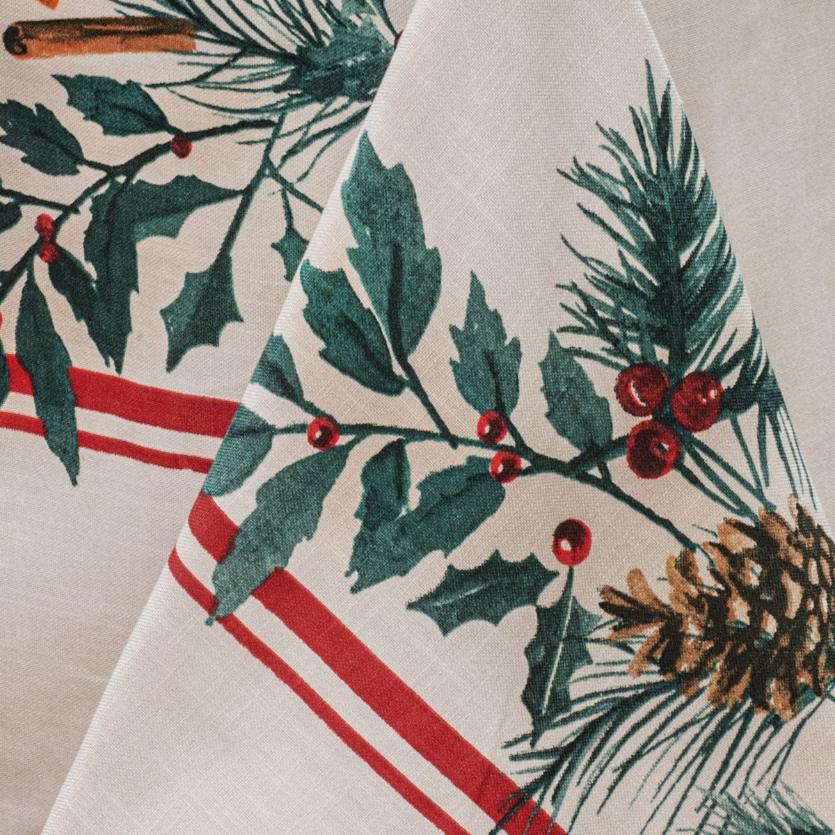 Ladelle 100% Cotton Evergreen Festive Christmas Holiday Tablecloth 150 x 230 cm 